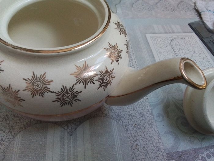 Sadler Starburst Pink & Gold Trim Teapot