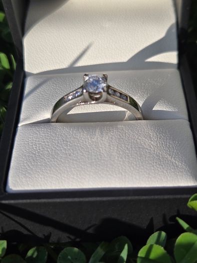 18ct White Gold Diamond Engagement Ring