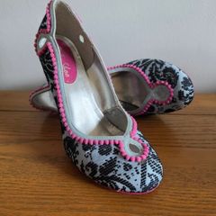 Ruby Shoo Lace Print Heeled Pumps with Pom-Pom Trim Size UK 6 / EU 39