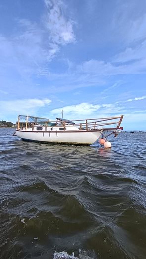 32 FT sailing boat 4 sleeper