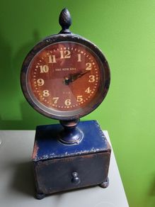 Metal table clock