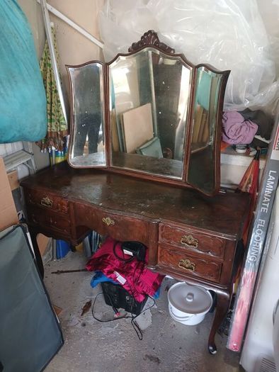 vintage bedroom dresser
