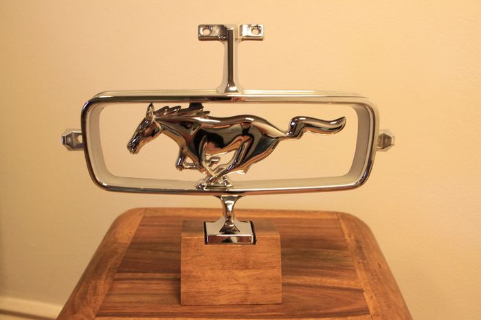 FORD 1964-1965 Mustang Pony Chrome Grill Emblem Display Muscle Car