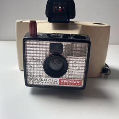 Polaroid swinger 20 camera - untested