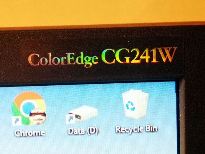 EIZO ColorEdge CG241W - Professional Graphics Monitor 24'' in Excellent Condition