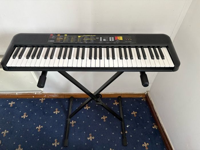 Yamaha PSR F52 Keyboard Brand New Never Used Complete Set