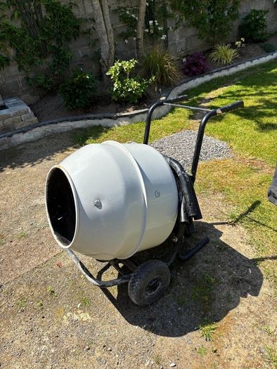 Cement mixer