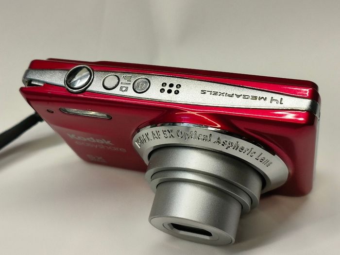 Kodak Easyshare M23 Digital Camera 14 Megapixels 5X Wide / Red