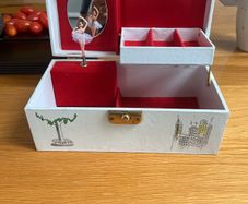 Vintage Jewellery  Music  Box