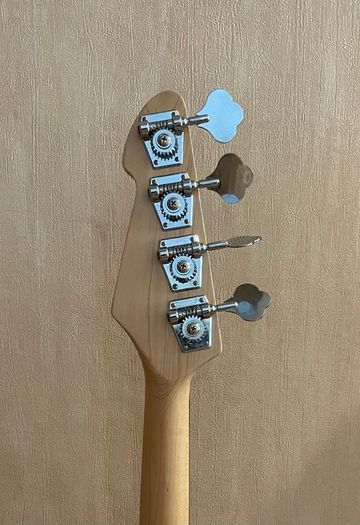 Peavey Milestone Iv Bass