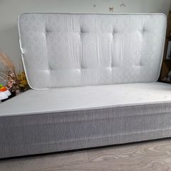 single bed with base