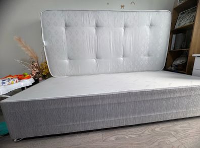 single bed with base