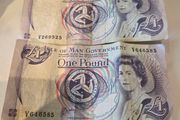 2 Isle of Man 1 Pound bank notes 1991