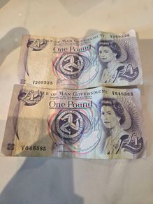 2 Isle of Man 1 Pound bank notes 1991