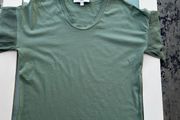 Green T-shirt with linen sleeve