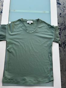 Green T-shirt with linen sleeve