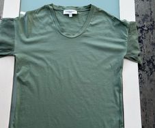 Green T-shirt with linen sleeve