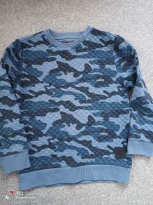 boy's jumper. Age 7/8