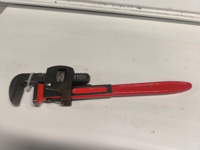 pipe wrench