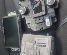 Volvo V40 Multimedia Display Screen Radio  CD GPS head unit and Control Panel