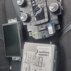 Volvo V40 Multimedia Display Screen Radio  CD GPS head unit and Control Panel