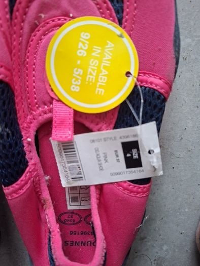 BNWT Pink Aqua Shoes Size 4