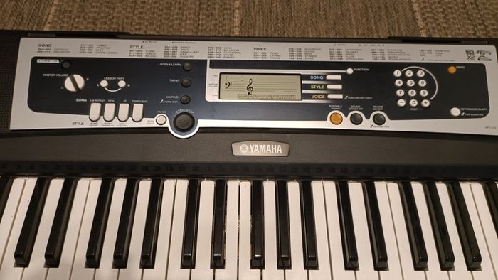 Yamaha portable piano keyboard YPT-210
