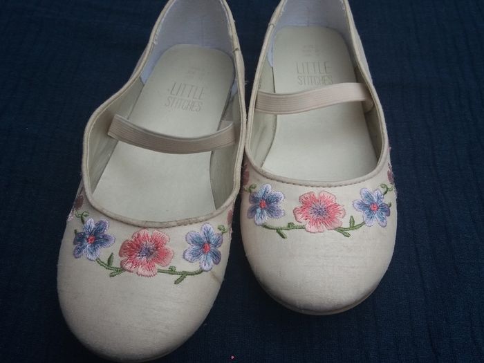 Girls ivory casual shoes, size 11
