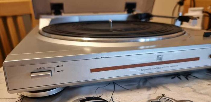 Dual DT 200 Turntable, 33/45 rpm, Full working.