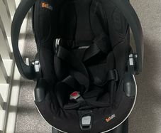 BeSafe iZi Go Infant Car Seat + ISOFIX Base