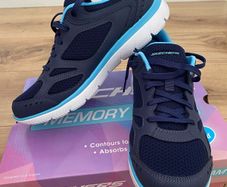 sketchers size 4