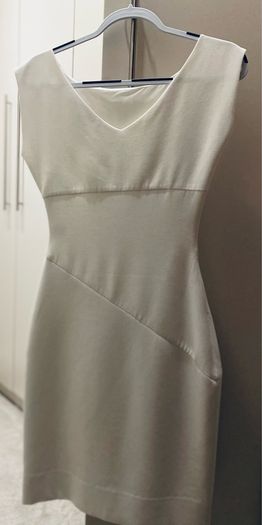 Diane Von Furstenberg flattering white dress size 8