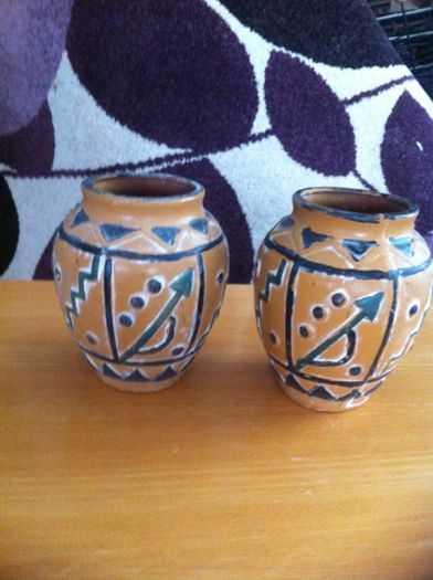 2 Vases