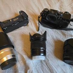 Fujifilm X-H1, grip and lenses