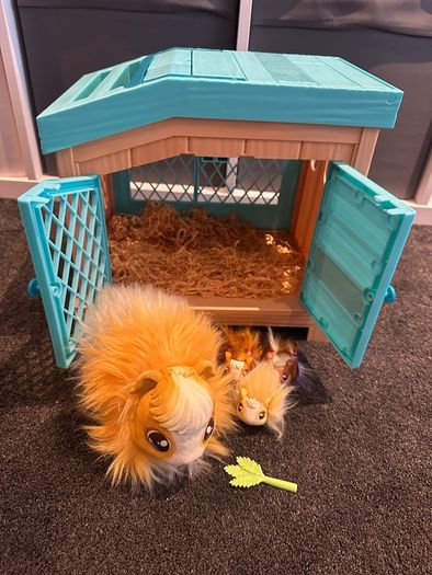 Mama surprise Guinea Pig and Animagic Let's Glo Axolotl bubble reef set