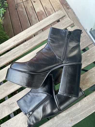 Gorgeous Buffalo London Ankle Boots