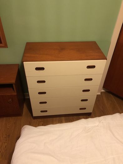 Chest of drawers