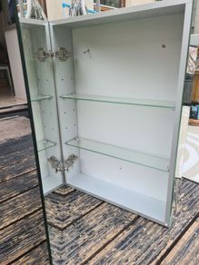 bathroom mirrored cabinet