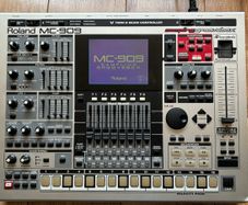Roland MC-909