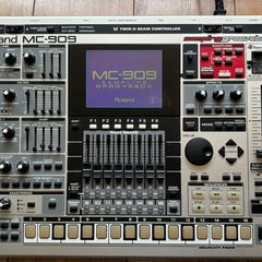 Roland MC-909