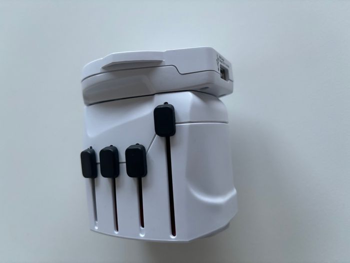Skross travel adaptor