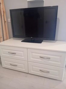 50inch tv + chest of drawers
