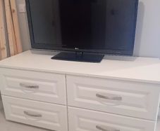50inch tv + chest of drawers