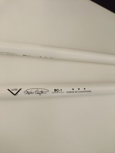 Vater practice pad + drumsticks