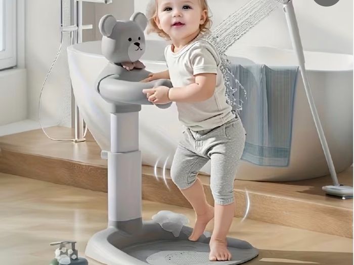 Baby floor shower stand