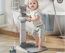 Baby floor shower stand