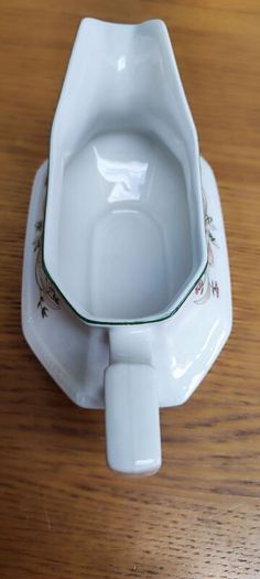Vintage Johnson Brothers Eternal Beau Gravy Boat &  Made in England