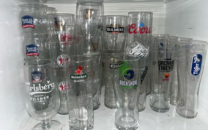 Samuel Adams Boston Lager Beer Pint Glass bulmers Tiger beer Official Pint Glass guinness hop house 13 Heineken Carlsberg coors smithwicks orchard thieves Rockshore cider Galway hooker tuborg corona