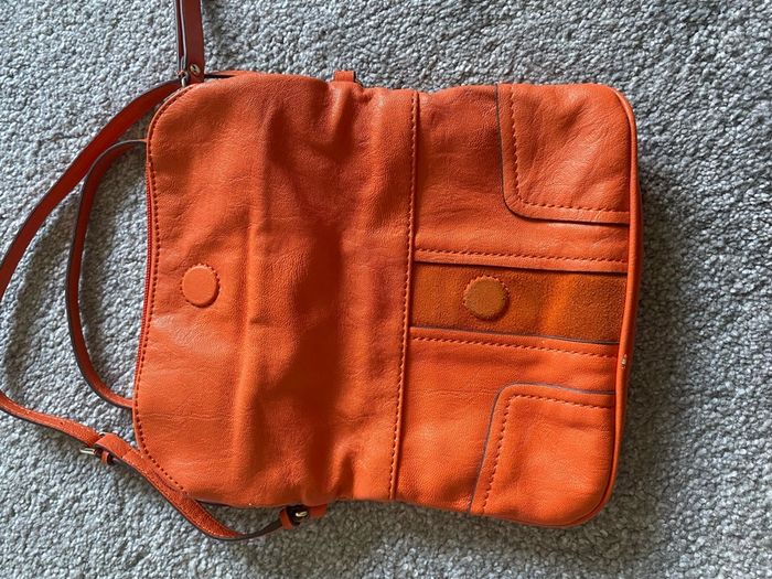 Vintage Guess burnt orange handbag