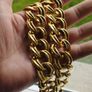 A striking and stylish vintage gold-tone necklace. Image 8